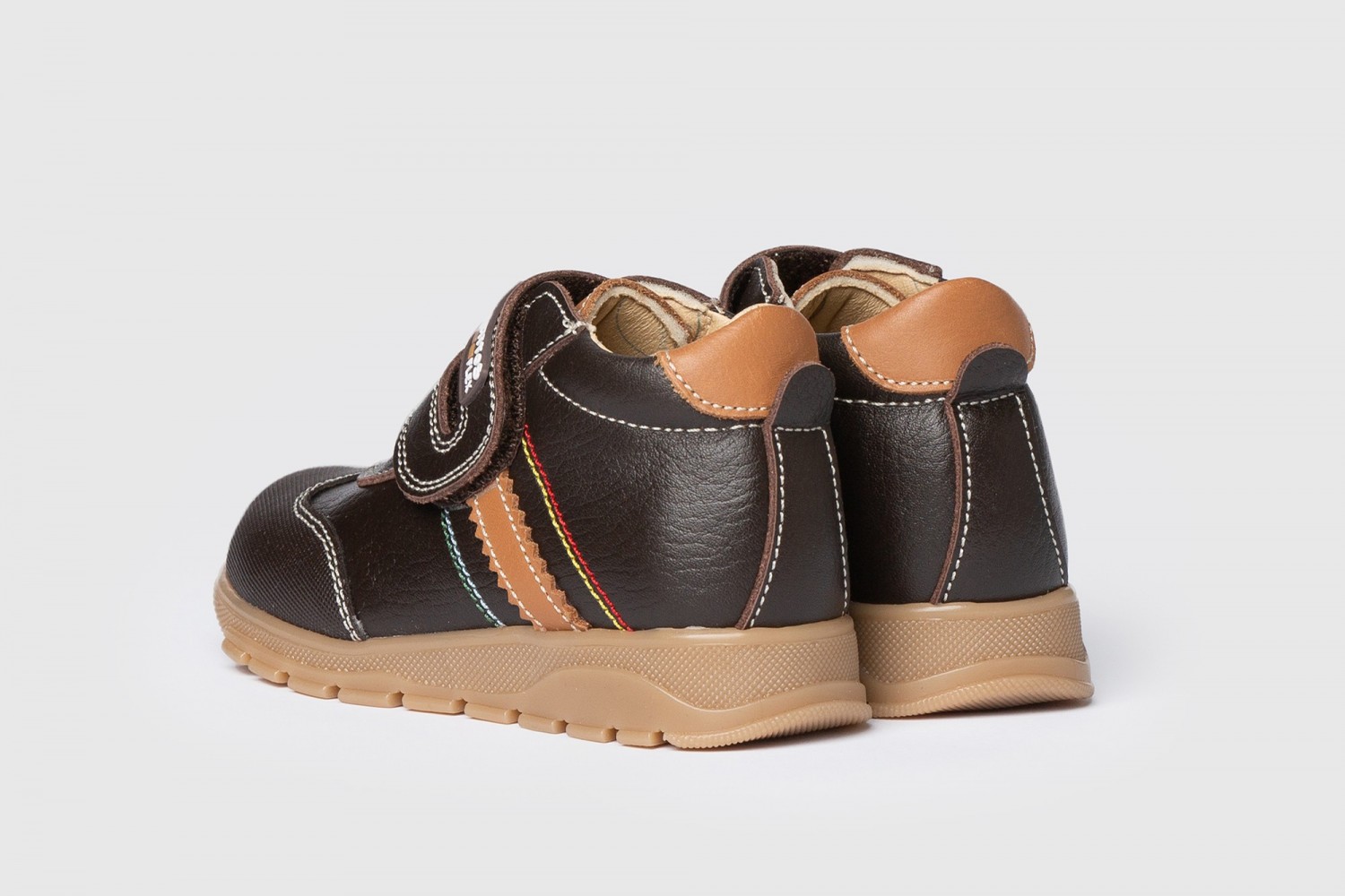 Bota niños color chocolate con velcro