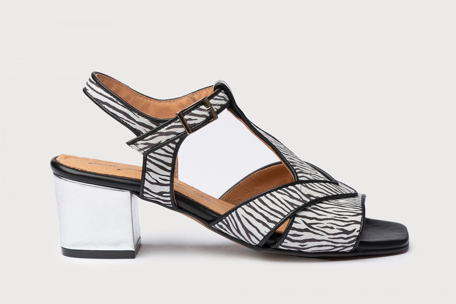 SANDALIAS CEBRA RIBETE METALIZADO NAPA EVA MAÑAS 5 CM "GEL-MEMORY FOAM"