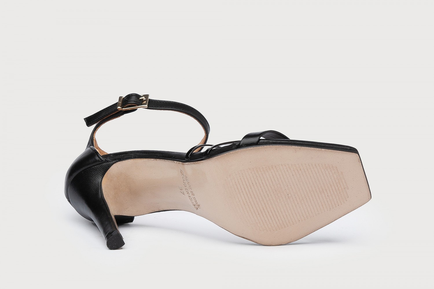 SANDALIAS NEGRO PULSERA CERRADA CHIC EVA MAÑAS TACÓN 9.5 CM