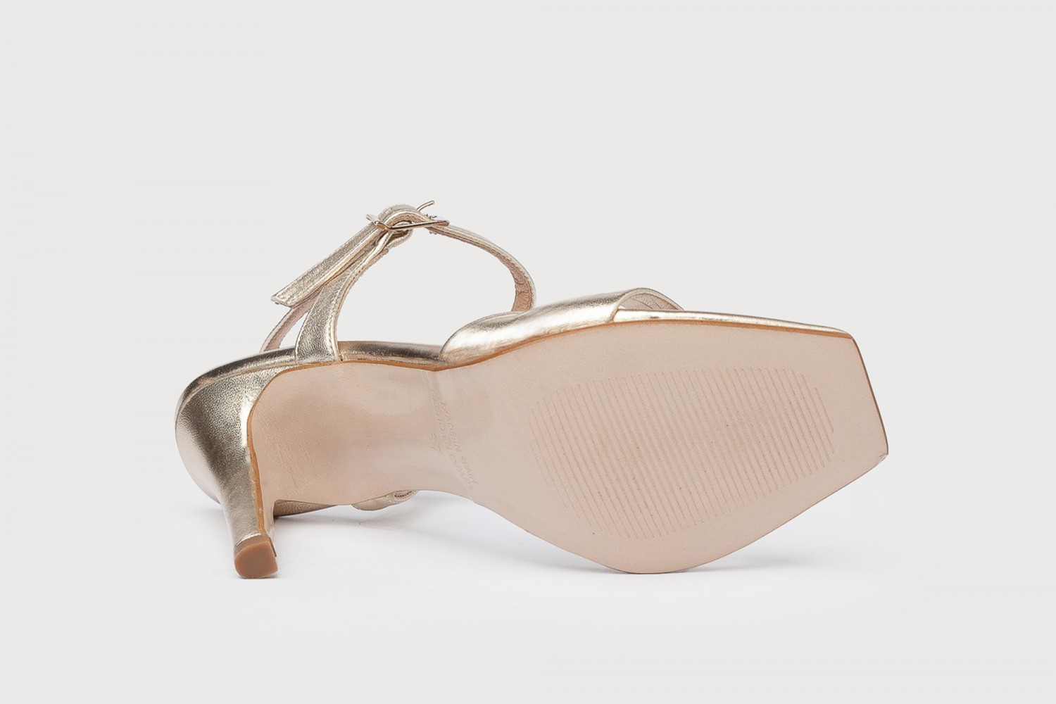SANDALIAS PLATINO PULSERA ABIERTA SHINY EVA MAÑAS TACÓN 9.5 CM