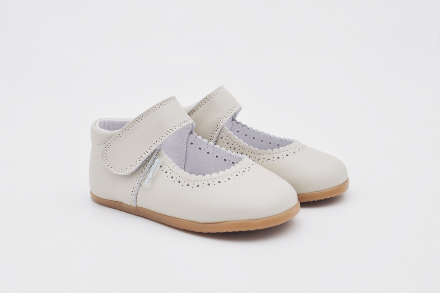 MERCEDITA BEIGE NAPA CALZADO RESPETUOSO VELCRO ANGELITOS SUELA DROP 0