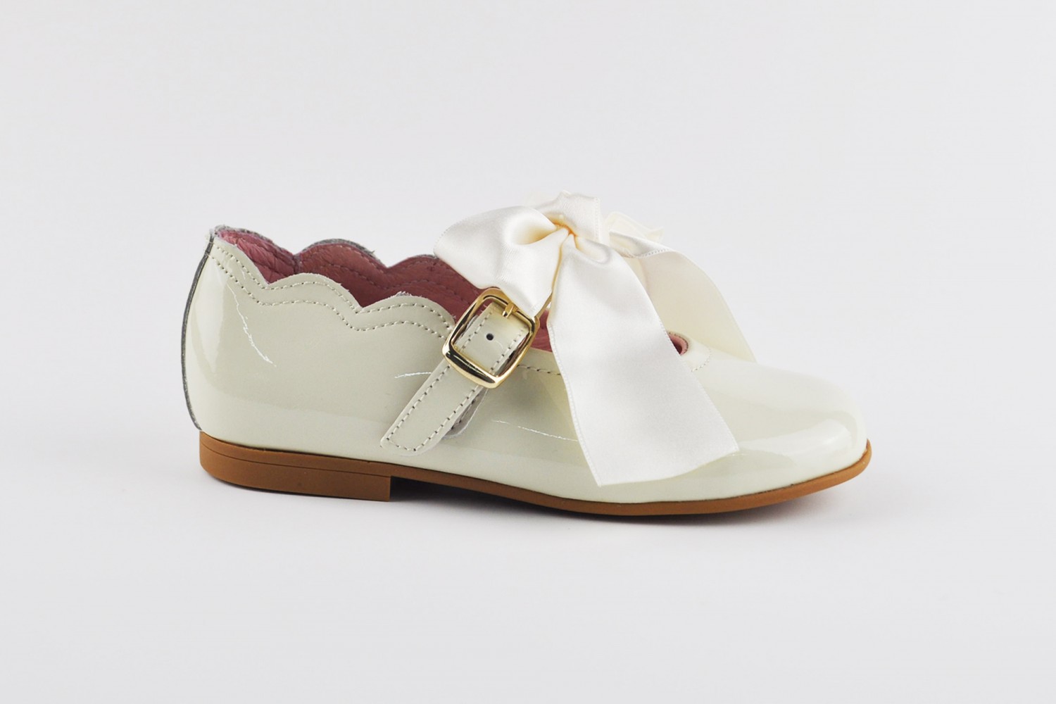 ANGELITOS MERCEDITA DE NIÑA CON LAZO BEIGE