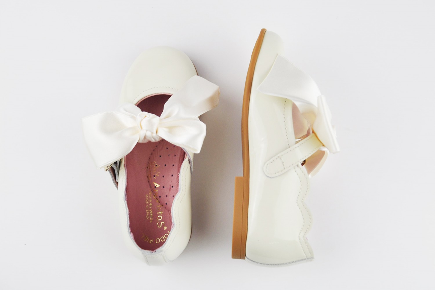 ANGELITOS MERCEDITA DE NIÑA CON LAZO BEIGE