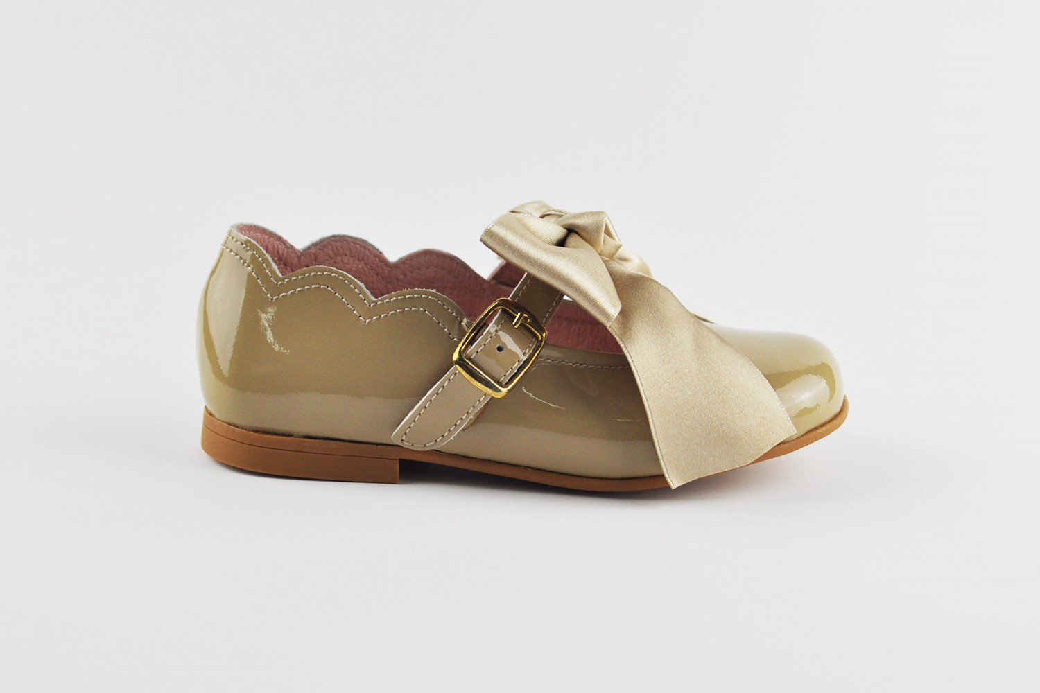 ANGELITOS MERCEDITA DE NIÑA CON LAZO CAMEL