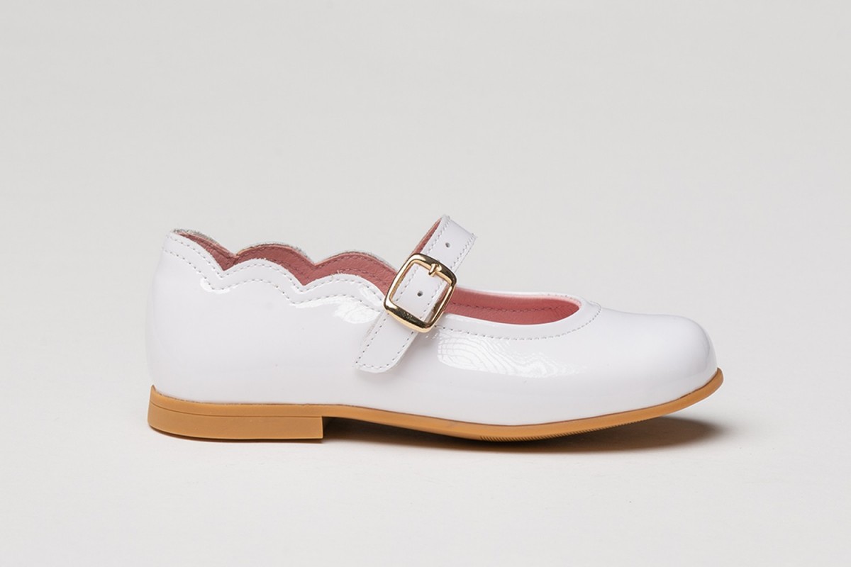 ANGELITOS MERCEDITA DE NIÑA EN CHAROL BLANCA