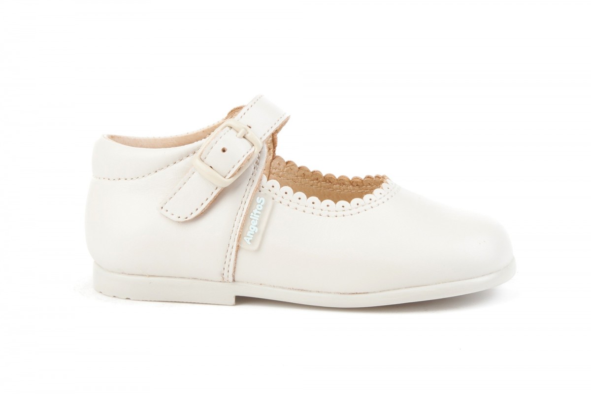 MERCEDITAS BEIGE CON HEBILLA ANGELITOS