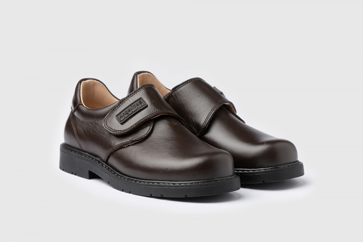 ANGELITOS ZAPATO COLEGIAL DE NIÑO CON VELCRO MARRÓN CHOCOLATE