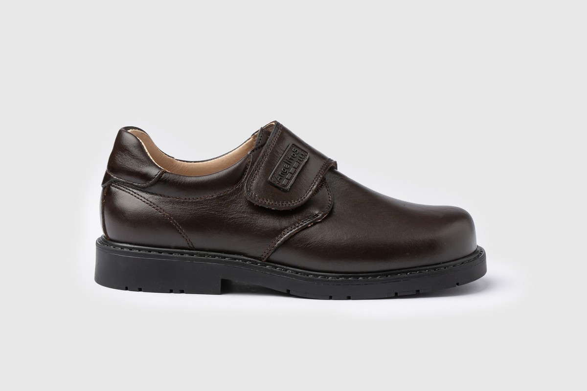 ANGELITOS ZAPATO COLEGIAL DE NIÑO CON VELCRO MARRÓN CHOCOLATE